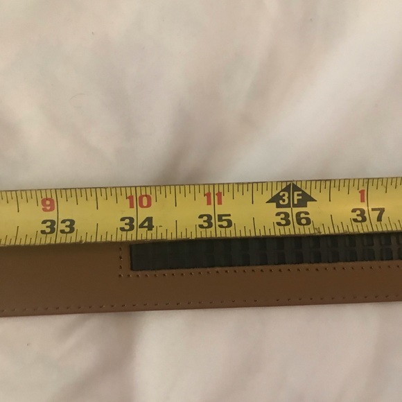 Itiezy fashionable tan belt with gold G buckle. NWOT - Picture 12 of 16